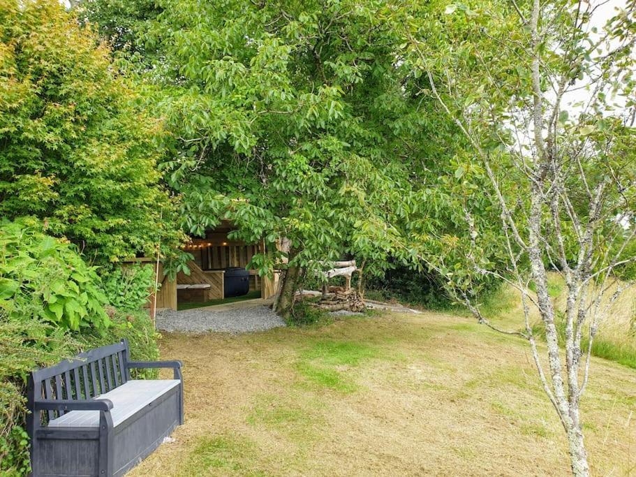 The Bothy Near Tenby, Big Projector Screen, Four-Poster Bed, On-Site Hot Tub Access Via Spa Pack, Breakfast Luaran gambar