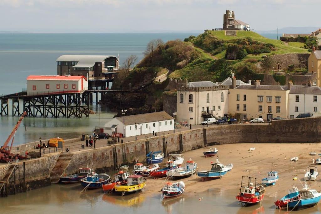 The Bothy Near Tenby, Big Projector Screen, Four-Poster Bed, On-Site Hot Tub Access Via Spa Pack, Breakfast Luaran gambar